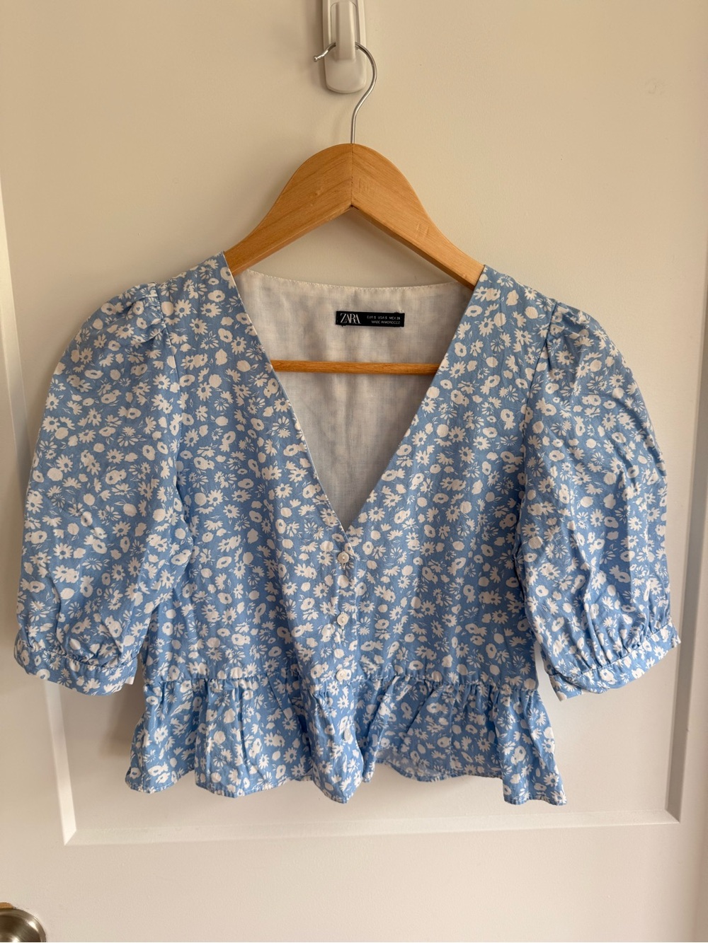 ZARA Light Blue Floral V-Neck Puff Sleeve Peplum Top
